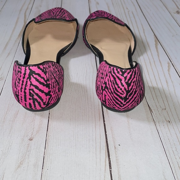 Shoe Dazzle flat heel pointy toe, slip on. Never worn. - Picture 2 of 4